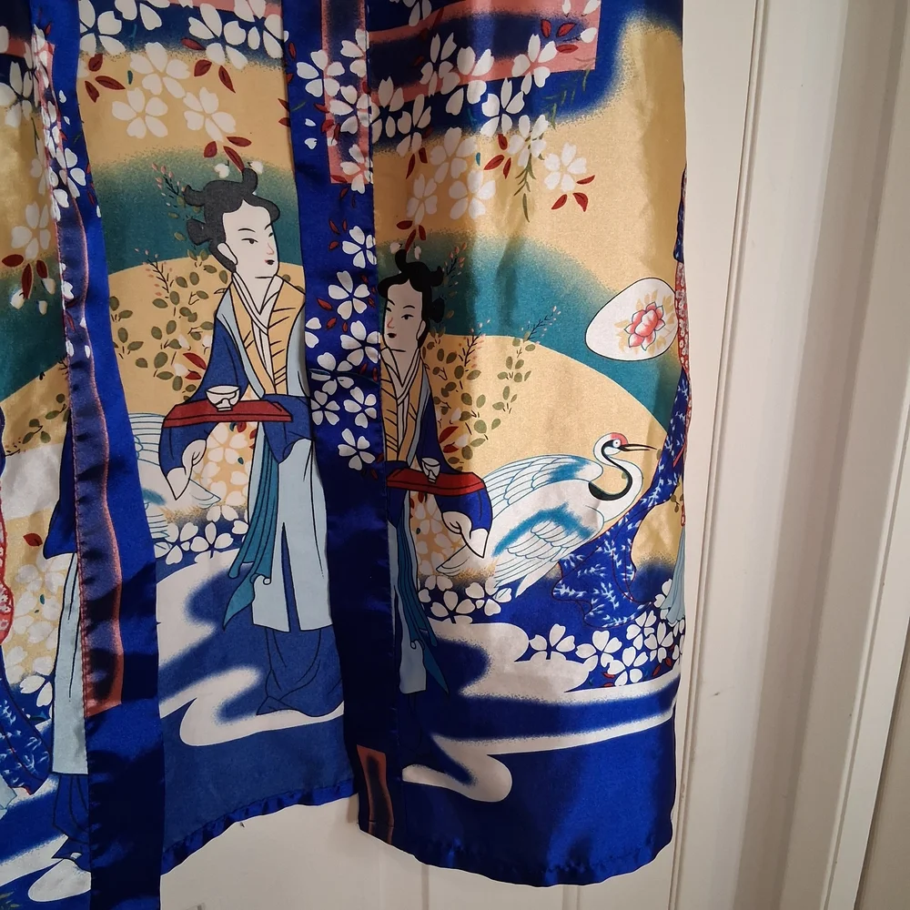Royal Blue Satin Kimono Jacket with Geisha Print - Picture 9 of 15